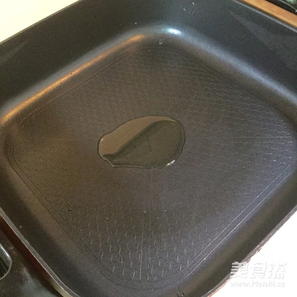 肉片炒<a href=/shicai/shucai/WoSun/index.html target=_blank><u>莴笋</u></a>叶的做法