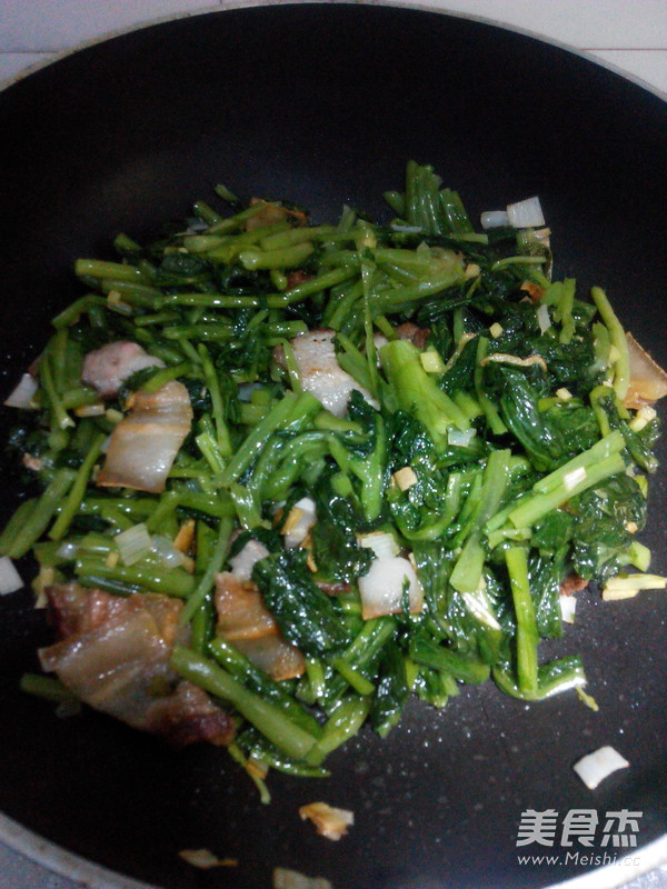 <a href=/shicai/shucai/XueLiHong/index.html target=_blank><u>雪里蕻</u></a>炖<a href=/shicai/mimian/DouFu/index.html target=_blank><u>豆腐</u></a>的做法