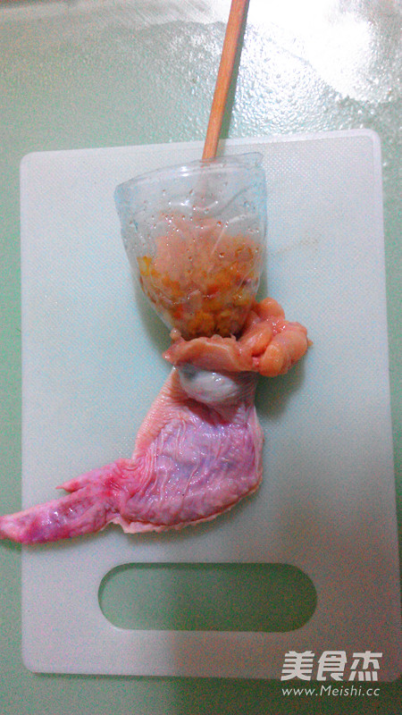 #感恩节# <a href=/shicai/rouqin/JiChi/index.html target=_blank><u>鸡翅</u></a>包饭的做法