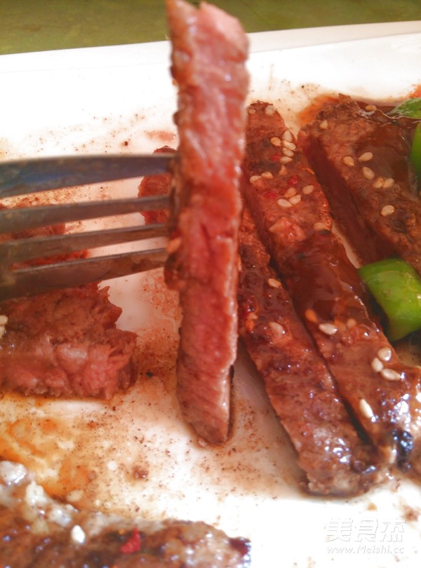 #圣诞节#黑椒<a href=/shicai/rouqin/NiuPai/index.html target=_blank><u>牛排</u></a>的做法
