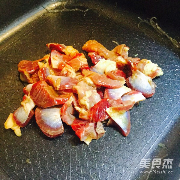 <a href=/shicai/shucai/WoSun/index.html target=_blank><u>莴笋</u></a>炒肾球的做法