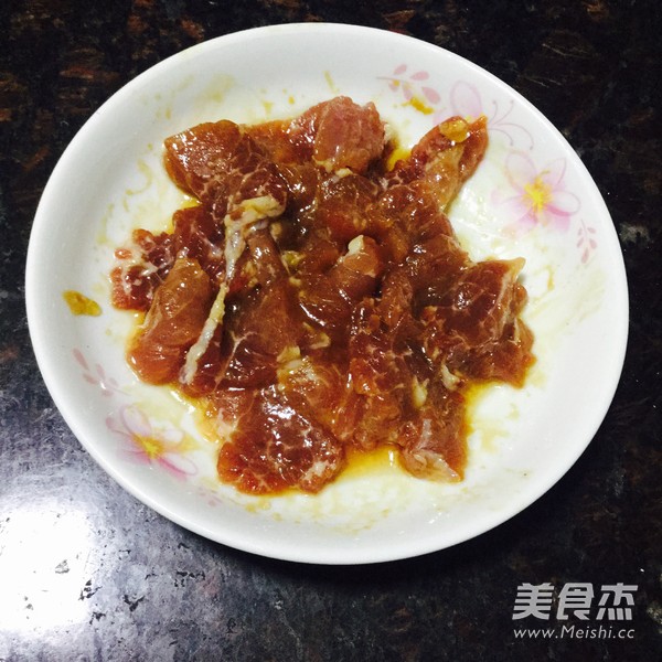 肉片炒<a href=/shicai/shucai/WoSun/index.html target=_blank><u>莴笋</u></a>叶的做法