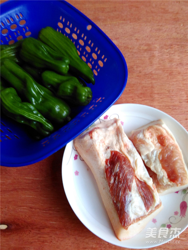 #恒大兴安<a href=/shicai/shucai/QingJiao/index.html target=_blank><u>青椒</u></a>回锅肉#的做法