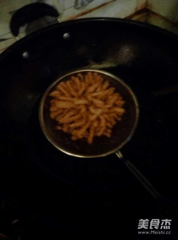 糖<a href=/shicai/diaoweipin/Cu/index.html target=_blank><u>醋</u></a><a href=/shicai/rouqin/LiJi/index.html target=_blank><u>里脊</u></a>的做法