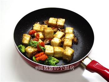 焦溜<a href=/shicai/mimian/DouFu/index.html target=_blank><u>豆腐</u></a>步骤13