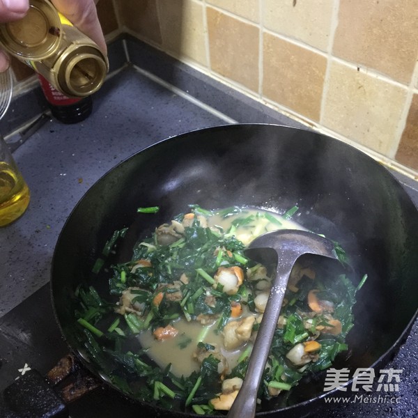 <a href=/shicai/shucai/JiuCai/index.html target=_blank><u>韭菜</u></a>炒<a href=/shicai/shuichanpin/ShanBei/index.html target=_blank><u>扇贝</u></a>的做法