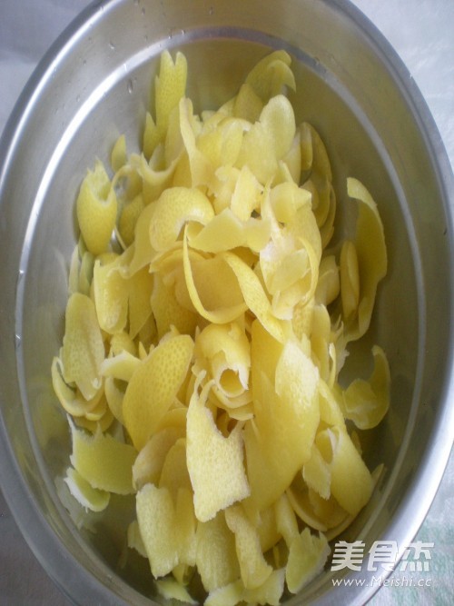 糖渍<a href=/shicai/guopin/YouZi/index.html target=_blank><u>柚子</u></a>皮的做法