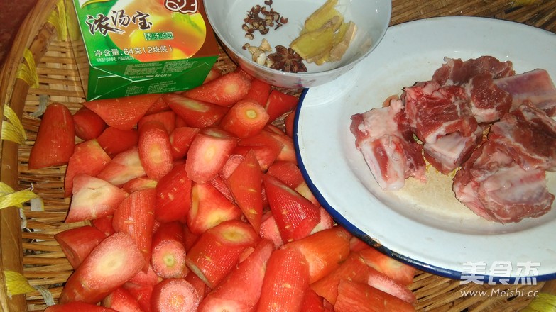 <a href=/shicai/rouqin/PaiGu/index.html target=_blank><u>排骨</u></a>烧<a href=/shicai/shucai/HuLuoBo/index.html target=_blank><u>胡<a href=/shicai/shucai/LuoBo/index.html target=_blank><u>萝卜</u></a></u></a>的做法