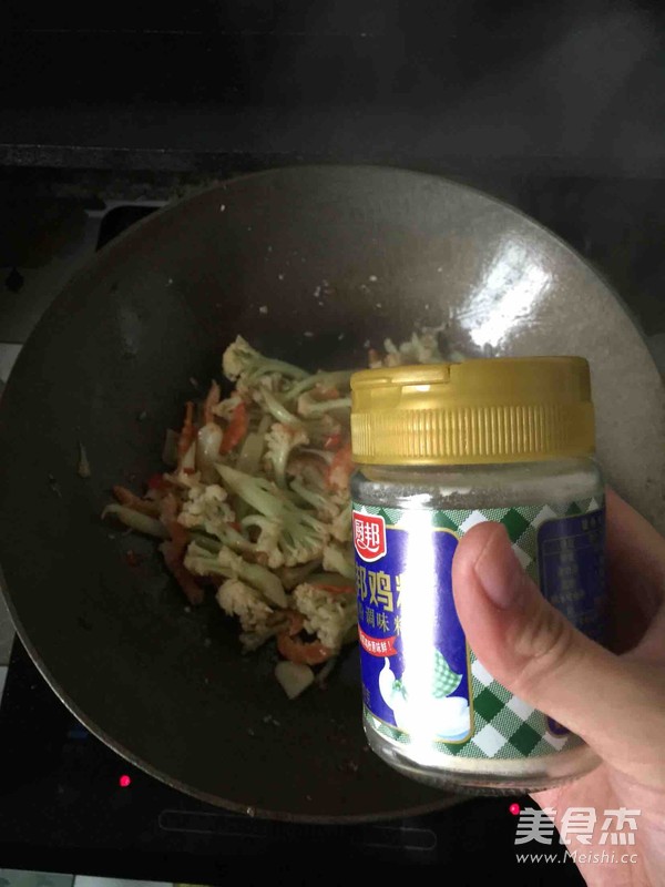 <a href=/shicai/shucai/CaiHua/index.html target=_blank><u>菜花</u></a>配海虾的做法