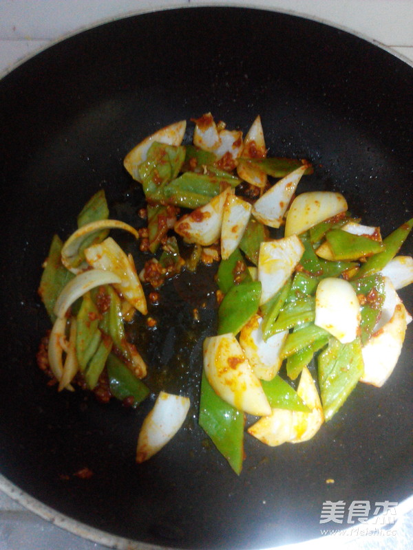 韩式辣酱爆<a href=/shicai/shuichanpin/YouYu/index.html target=_blank><u>鱿鱼</u></a>的做法