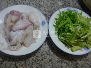 <a href=/shicai/shucai/QinCai/index.html target=_blank><u>芹菜</u></a>炒乌贼