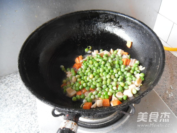 <a href=/shicai/shucai/LianOu/index.html target=_blank><u>莲<a href=/shicai/shucai/Ou/index.html target=_blank><u>藕</u></a></u></a><a href=/shicai/shucai/WanDou/index.html target=_blank><u>豌豆</u></a>粒的做法