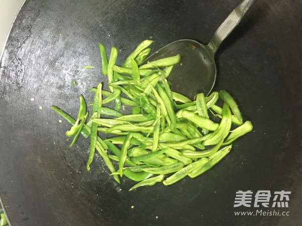 <a href=/shicai/shucai/LaJiao/index.html target=_blank><u>辣椒</u></a>红<a href=/shicai/shucai/LuoBo/index.html target=_blank><u>萝卜</u></a><a href=/shicai/rouqin/PaiGu/index.html target=_blank><u>排骨</u></a>的做法