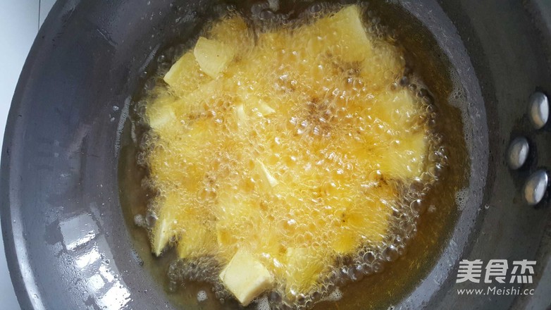 拔丝<a href=/shicai/shucai/DiGua/index.html target=_blank><u>地瓜</u></a>的做法