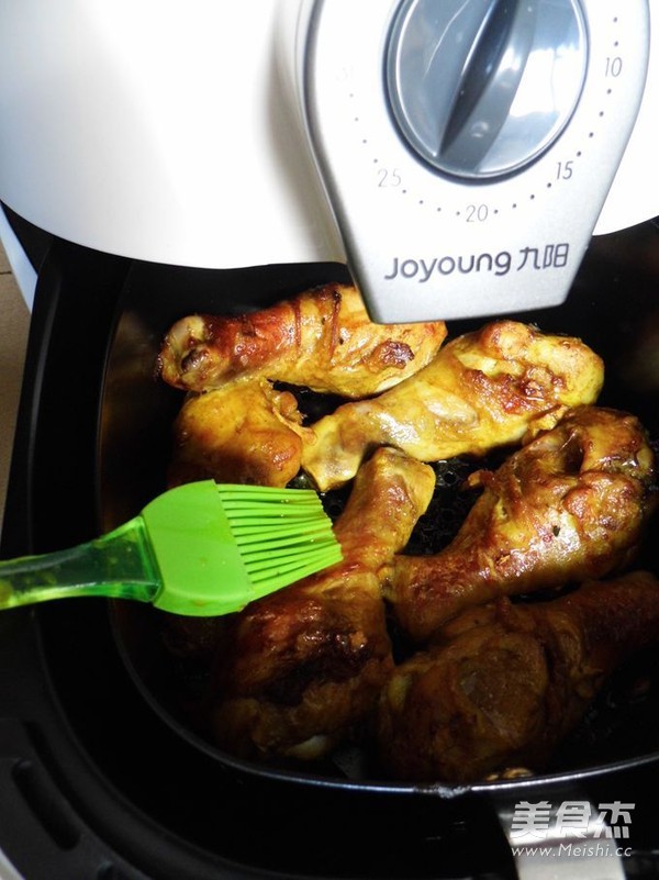 香脆辣<a href=/shicai/rouqin/JiTui/index.html target=_blank><u>鸡腿</u></a>的做法