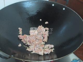 <a href=/shicai/shucai/ZhaCai/index.html target=_blank><u>榨菜</u></a>肉未蒸<a href=/shicai/mimian/DouFu/index.html target=_blank><u>豆腐</u></a>