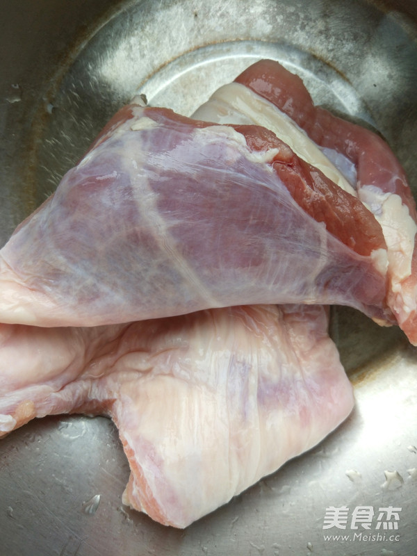 白<a href=/shicai/shucai/LuoBo/index.html target=_blank><u>萝卜</u></a>炖<a href=/shicai/rouqin/YangPai/index.html target=_blank><u>羊排</u></a>的做法