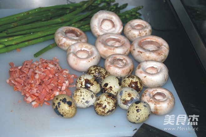 <a href=/shicai/rouqin/AnChun/index.html target=_blank><u>鹌鹑</u></a>蛋烤磨菇的做法