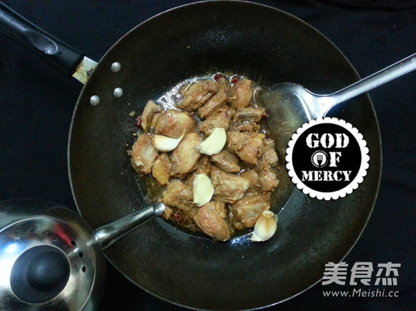 绝佳美味干锅蒜香<a href=/shicai/rouqin/PaiGu/index.html target=_blank><u>排骨</u></a>的做法