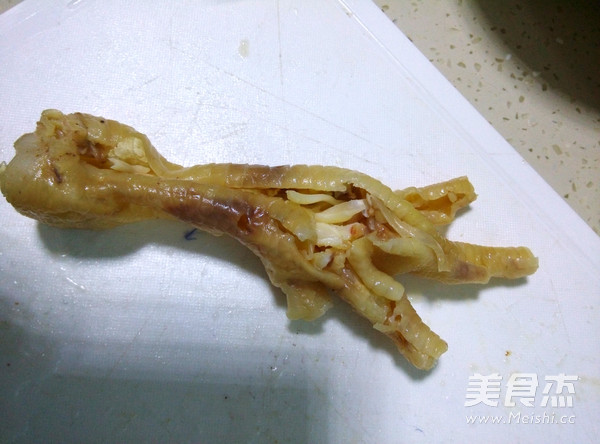 红烧无骨<a href=/shicai/rouqin/JiZha/index.html target=_blank><u>鸡爪</u></a>(含脱骨法)的做法