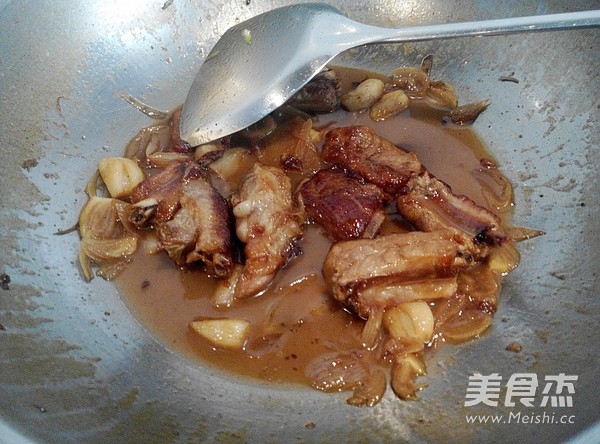 蜜汁<a href=/shicai/rouqin/PaiGu/index.html target=_blank><u>排骨</u></a>的做法