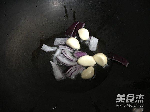 红烧<a href=/shicai/rouqin/YangPai/index.html target=_blank><u>羊排</u></a><a href=/shicai/shucai/HuLuoBo/index.html target=_blank><u>胡<a href=/shicai/shucai/LuoBo/index.html target=_blank><u>萝卜</u></a></u></a>的做法