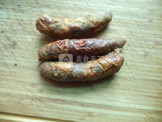 腊肠蒸红<a href=/shicai/shucai/LuoBo/index.html target=_blank><u>萝卜</u></a>