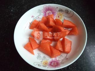 红<a href=/shicai/shucai/LuoBo/index.html target=_blank><u>萝卜</u></a>烧<a href=/shicai/rouqin/PaiGu/index.html target=_blank><u>排骨</u></a>