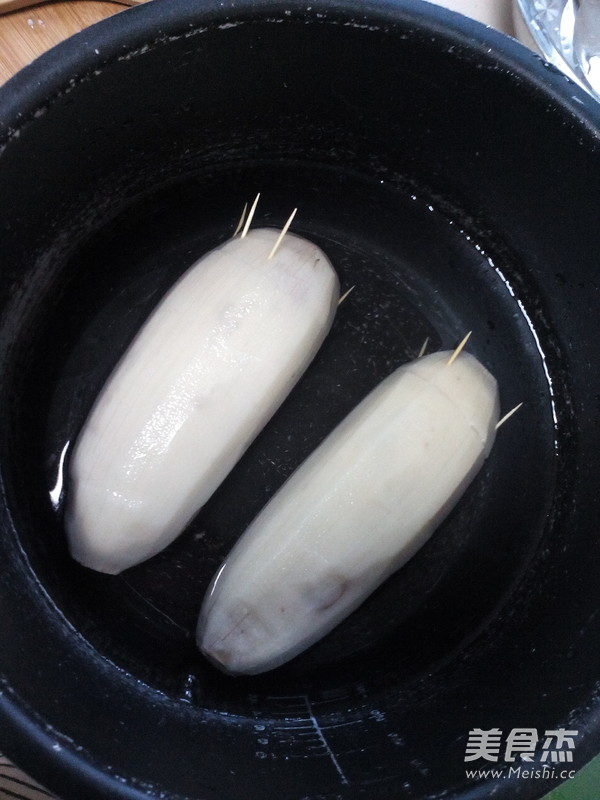 冰糖<a href=/shicai/mimian/NuoMi/index.html target=_blank><u>糯米</u></a><a href=/shicai/shucai/Ou/index.html target=_blank><u>藕</u></a>的做法