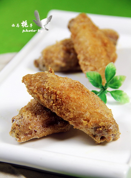 蛋黄<a href=/shicai/rouqin/JiChi/index.html target=_blank><u>鸡翅</u></a>的做法