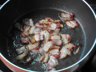 干煸<a href=/shicai/rouqin/LaRou/index.html target=_blank><u>腊肉</u></a><a href=/shicai/shucai/XingBaoGu/index.html target=_blank><u><a href=/shicai/guopin/Xing/index.html target=_blank><u>杏</u></a>鲍菇</u></a>