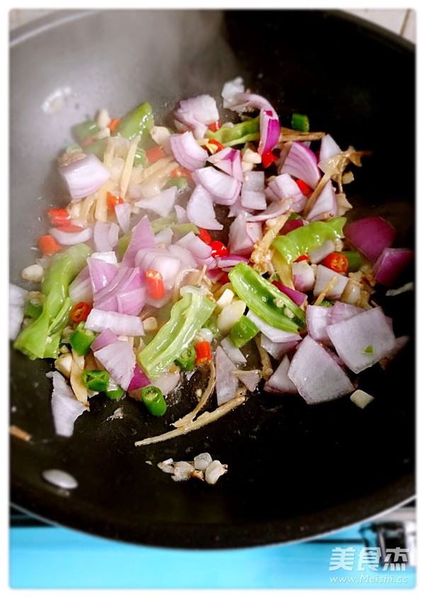 香辣<a href=/shicai/shuichanpin/ChengZi/index.html target=_blank><u>蛏子</u></a>的做法