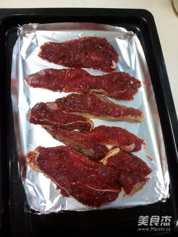 烤<a href=/shicai/rouqin/NiuPai/index.html target=_blank><u>牛排</u></a>的做法