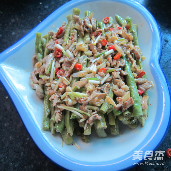 肉蒸<a href=/shicai/shucai/DouJiao/index.html target=_blank><u>豆角</u></a>的做法