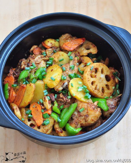 麻辣<a href=/shicai/rouqin/JiTui/index.html target=_blank><u>鸡腿</u></a>香锅步骤