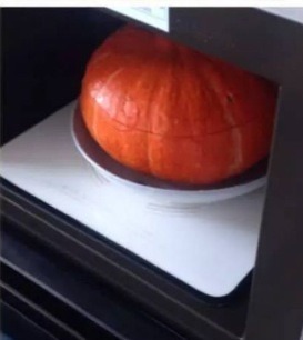 <a href=/shicai/shucai/NanGua/index.html target=_blank><u>南瓜</u></a>蒸<a href=/shicai/rouqin/PaiGu/index.html target=_blank><u>排骨</u></a>