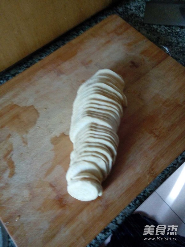 煎<a href=/shicai/shucai/DiGua/index.html target=_blank><u>地瓜</u></a>片的做法