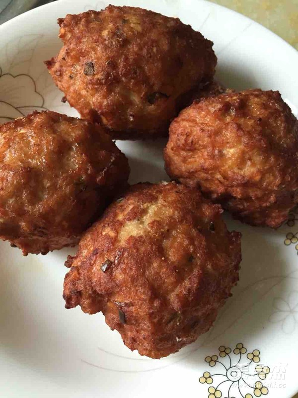 <a href=zt/hsszt target=_blank><u>红烧狮子头</u></a>的做法