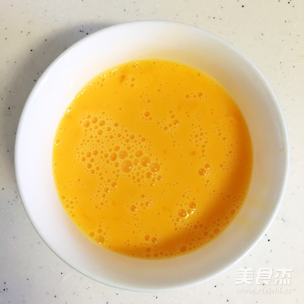 <a href=/shicai/shucai/KuGua/index.html target=_blank><u>苦瓜</u></a>炒<a href=/shicai/rouqin/JiDan/index.html target=_blank><u>鸡蛋</u></a>的做法