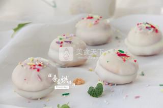 白<a href=/shicai/mimian/QiaoKeLi/index.html target=_blank><u>巧克力</u></a>蛋黄派