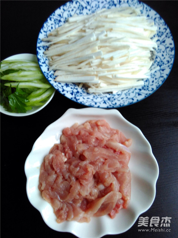 <a href=/shicai/shucai/XingBaoGu/index.html target=_blank><u><a href=/shicai/guopin/Xing/index.html target=_blank><u>杏</u></a>鲍菇</u></a>肉丝的做法