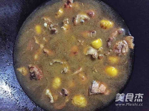 <a href=/shicai/shucai/BanLi/index.html target=_blank><u>板栗</u></a>焖鸡的做法