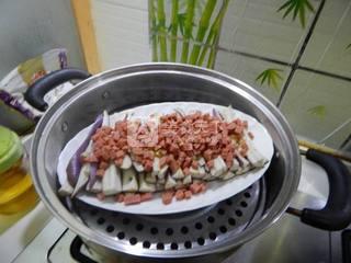 <a href=/shicai/rouqin/HuoTui/index.html target=_blank><u>火腿</u></a>蒸<a href=/shicai/shucai/QieZi/index.html target=_blank><u>茄子</u></a>