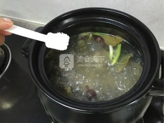 <a href=/shicai/rouqin/NiuPai/index.html target=_blank><u>牛排</u></a>清炖白<a href=/shicai/shucai/LuoBo/index.html target=_blank><u>萝卜</u></a>