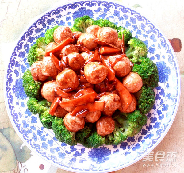 油焖<a href=/shicai/shuichanpin/YuWan/index.html target=_blank><u>鱼丸</u></a>的做法