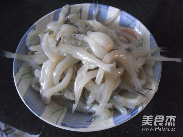 脆皮<a href=/shicai/shuichanpin/YinYu/index.html target=_blank><u>银鱼</u></a>的做法