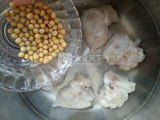 <a href=/shicai/shucai/LianOu/index.html target=_blank><u>莲<a href=/shicai/shucai/Ou/index.html target=_blank><u>藕</u></a></u></a>炖猪手