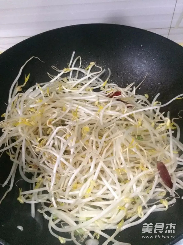 <a href=/shicai/diaoweipin/Cu/index.html target=_blank><u>醋</u></a>溜豆<a href=/shicai/shucai/YaCai/index.html target=_blank><u>芽菜</u></a>的做法