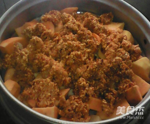 <a href=/shicai/rouqin/YangRou/index.html target=_blank><u>羊肉</u></a>笼笼的做法