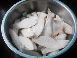 干煸<a href=/shicai/rouqin/LaRou/index.html target=_blank><u>腊肉</u></a><a href=/shicai/shucai/XingBaoGu/index.html target=_blank><u><a href=/shicai/guopin/Xing/index.html target=_blank><u>杏</u></a>鲍菇</u></a>